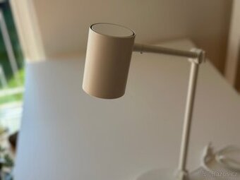IKEA Nymane stolní lampa s bezdrátovým dobíjením