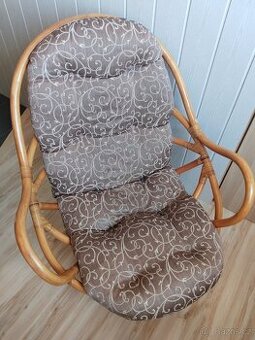 Ratanové houpací křeslo