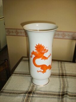 Váza s červeným drakem  míšenský porcelán