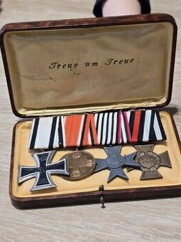 Rarita - německá lišta v etuji s EK2 na bílé stuze