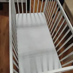 DŘEVĚNA POSTYLKA S NOVOU MATRACI,NATĚREM A DOPLŇKY