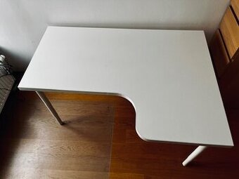 Pracovní stůl tvaru L