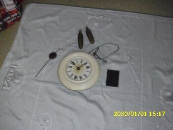 STARE DŘEVĚNE HODINY