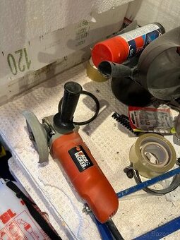 Black&Decker úhlová bruska