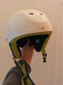 Lyžařská helma Carrera