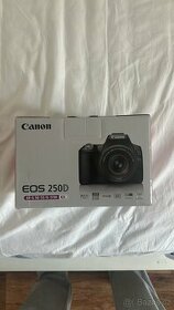 Canon EOS 250D + EF-S 18-55 mm f/3,5-5,6 DC III - 1