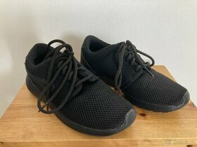 černé boty Kangaroos velikost 37