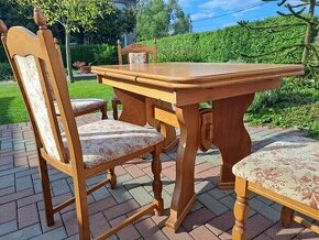Masiv dřevěný stůl a 4 židle