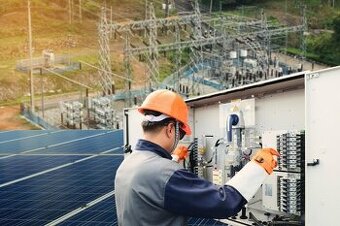 Pomocník elektrikáře/ elektrikář