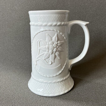Bílý porcelánový pivní korbel 500ml, Lorke Německo