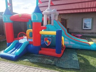 Skákací hrad k pronájmu