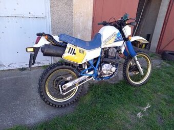 Suzuki dr 500