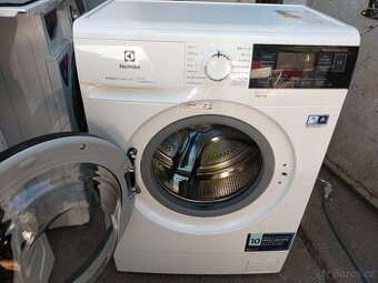 Prodám plně funkční slím pračku zn. Electrolux6 kg---DOVEZU