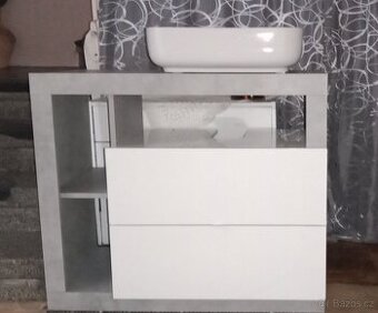 Koupelnová skříňka s umyvadlem NOVÁ