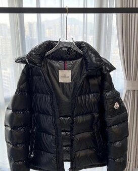 Unisex zimní bundy značky Moncler