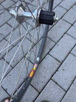 Zapletené zadní kolo 26”, Hügi, Mavic SUP X517
