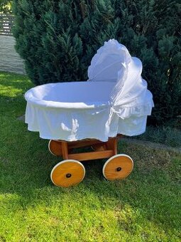 Proutěný koš na miminko