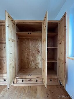 Skříň 3dveřová CORONA vosk