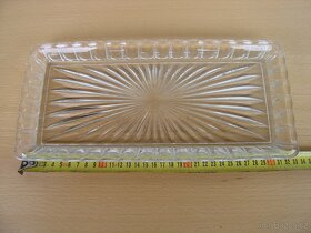 Skleněný podnos na dort tácy a struhadla