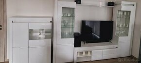 TV STOLEK BÍLÝ LESK