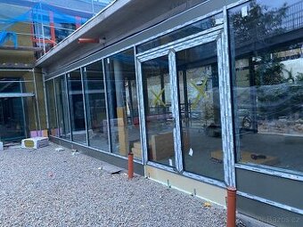 Montáž oken a skleněných fasád