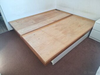 [REZERVOVÁNO ]2 ks staré postele pro matraci 195x85 cm