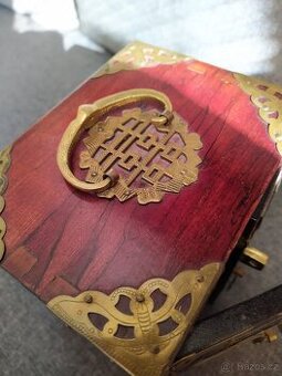 Mahagonová šperkovnice se slonovinou