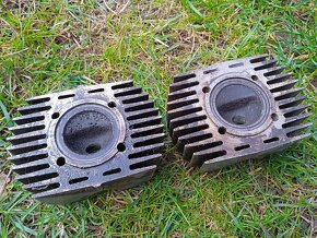 2x Hlava Jawa Pionýr a Mustang