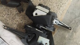 Přední pásy Škoda Superb 3