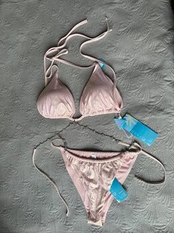 Nové dvoudílné plavky