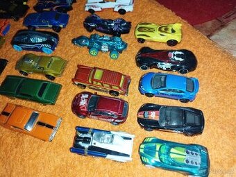 Hot wheels autíčka 36 ks