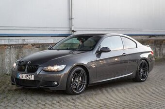 BMW E92 330i