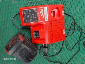 Aku baterie 5Ah + nabíječka Milwaukee