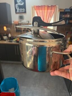 Tlakový hrnec,plně funkční