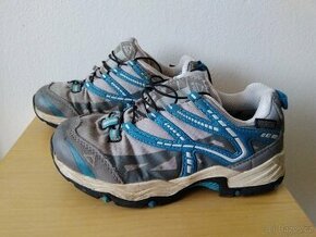 trekové boty s membránou Aquamax - vel. 30