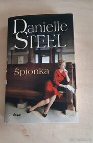 Kniha Špionka -Danielle Steel - 1