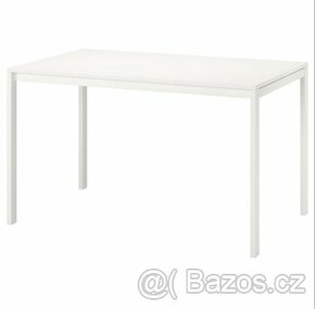 Bílý jídelní stůl IKEA
