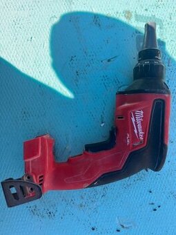 Milwaukee M18 FSG na sádrokarton