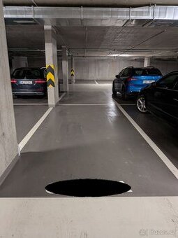 Pronájem parkovacího místa v garáži - Praha Holešovice