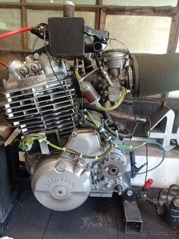 Motor Honda dominator