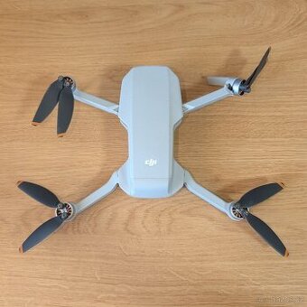 DJI Mini 2 SE odlomene rameno