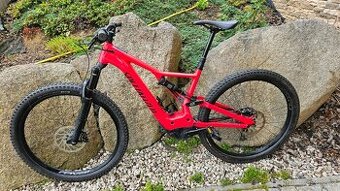 Celoodpružené elektrokolo Specialized turbo levo
