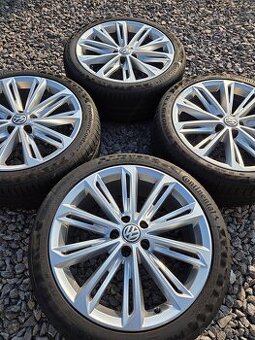 Alu kola Volkswagen 5x112 R19 8J ET44 pneu 235/40
