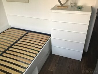 Postel (200x140) a komoda (70x40)