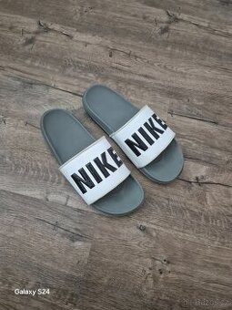 Pantofle/ nazouváky Nike velikost 48,5
