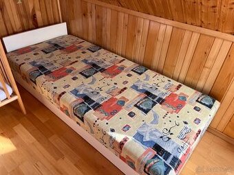 Postel s úložným prostorem