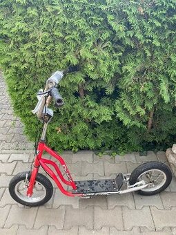 Koloběžka s nafukovacími koly
