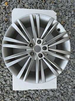 2x Disky na pneu - Škoda CANOPUS 8x19 5x112 ET44 - Stříbrná