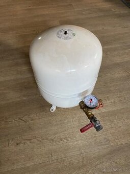 Expanzní nádoba 35l
