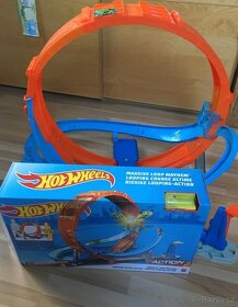 Hot wheels -autodráha se smyčkou vč.dopravy